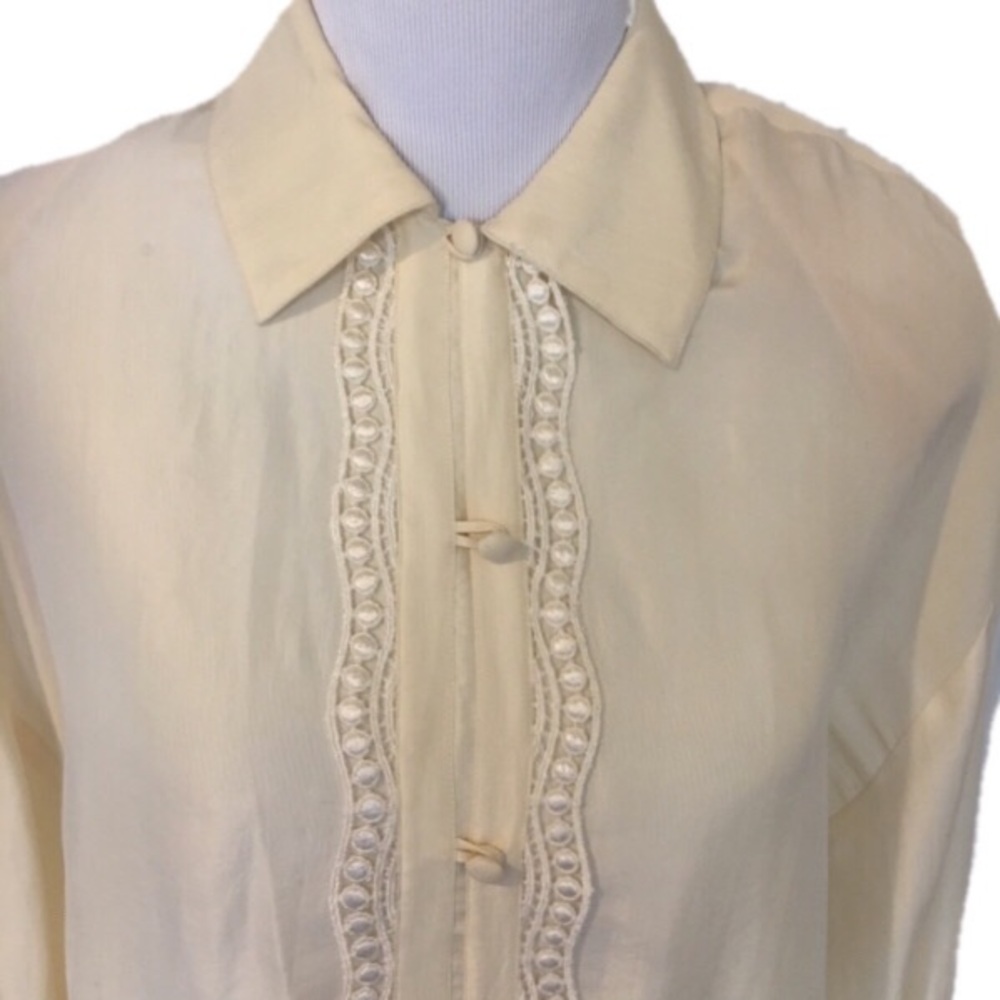 100% Silk Cream with scallops Blouse  - Size 10